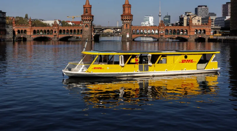 Paczki płyną przez Berlin. DHL uruchomił drugą trasę dostaw statkiem solarnym na Sprewie