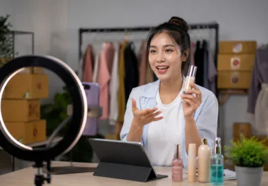 Social commerce przestaje być niszą w Wielkiej Brytanii. TikTok Shop zmienia nawyki zakupowe młodszych konsumentów